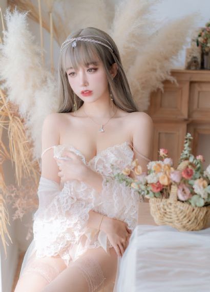 她扒下内裤让我爽了一夜麻豆_4K高清在线观看